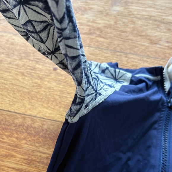 Roxy Navy Rash Guard / One piece Swimsuit - Picture 5 of 13